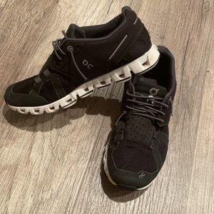 On cloud tennis shoes